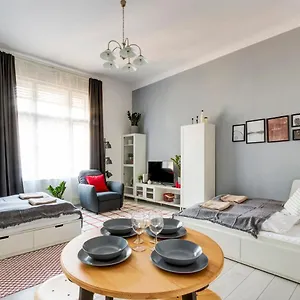 D.five Sörház , Budapest Hungría